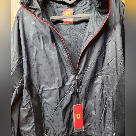 Scuderia Ferrari Women's packable rain jacket with hidden hood - Picture 2 of 5